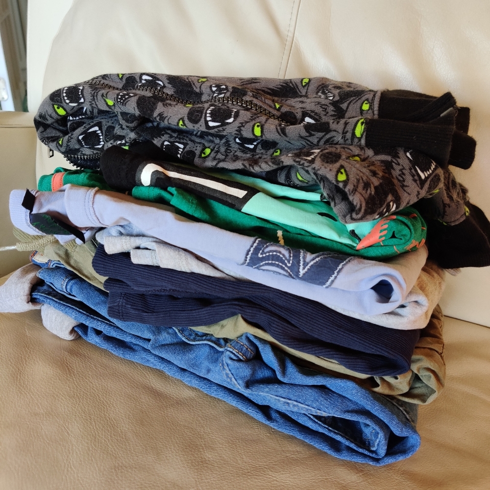 Relisted* Boys 8 PC fall/winter clothing bundle